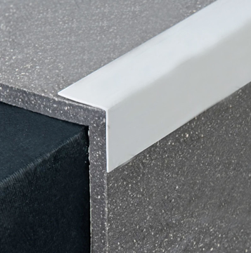 Slika PVC zaštitna lajsna za keramiku L profil siva 20x20 mm 2,7 m